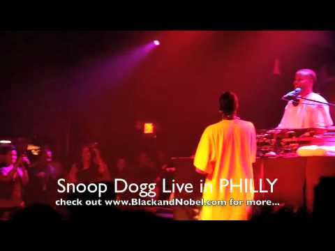 snoop-dogg-looking-at-tits-in-concert-black-and-nobel-youtube