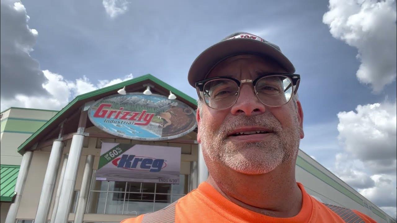 Visiting the Grizzly Industrial Showroom Scratch and Dent Deal Den