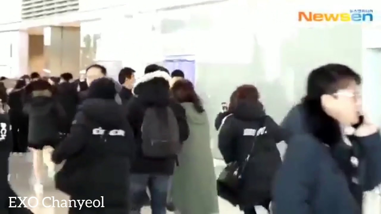 Kpop Idols are running away from fans (EXO, BTS, iKON, GOT7, AB6IX and Uniq)