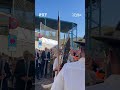 El alumnado del colegio Nuestra Señora de las Mercedes le canta al Simpecado de Sevilla-Sur