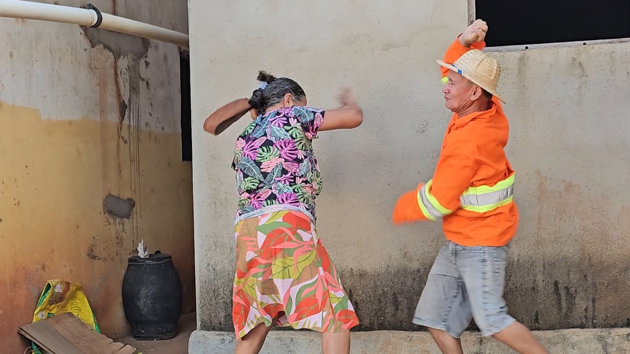 Seu mane tava trocando soco com dona duceu #comedia #humor #viralvideo #viral 