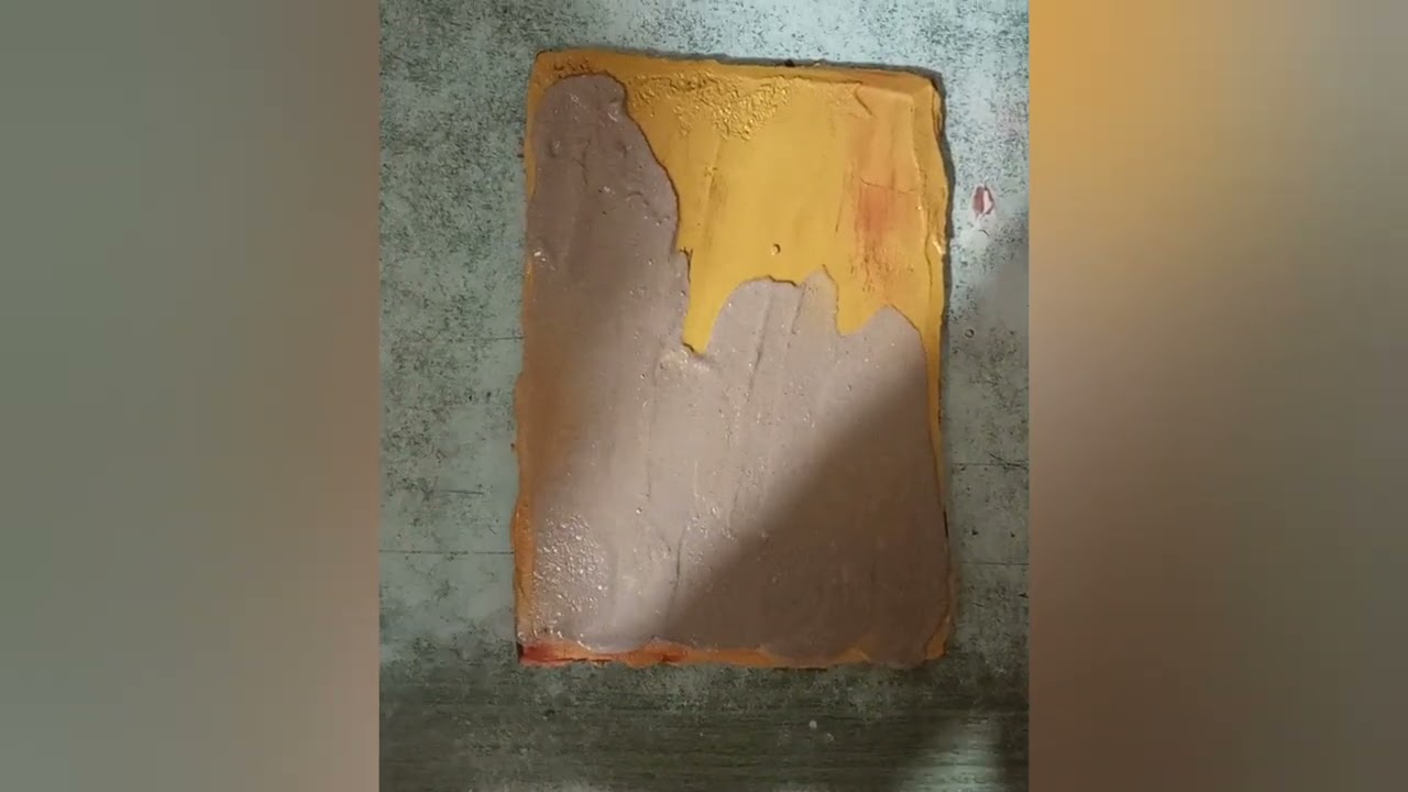 Esgrafiado sobre cemento coloreado