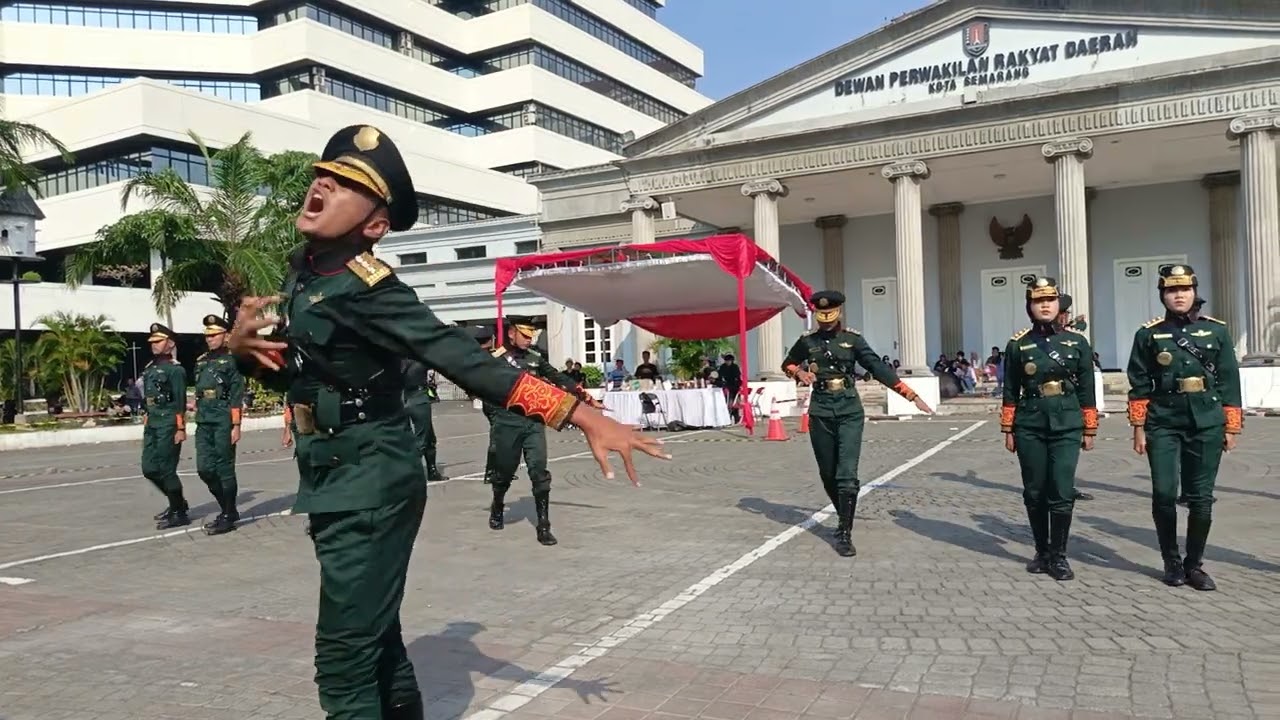 VARIASI FORMASI PASKIBRA MTS N 1 SERANG (A) dalam LKBB TUGU MUDA 2024 di BALAI KOTA SEMARANG 2024