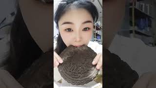 Asmr chocolate//eating chocolate