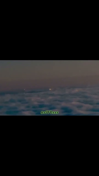 Mysterious glowing orbs spotted from an airplane over Newark, Chicago! #uap #mystery #shocking #ufo
