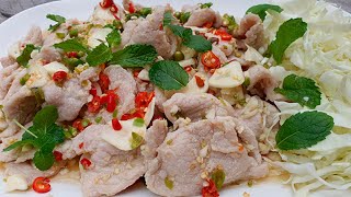 หมูมะนาว วิธีหมักหมูนุ่มๆ สูตรน้ำยำสุดแซ่บ Spicy Pork with Lime Salad