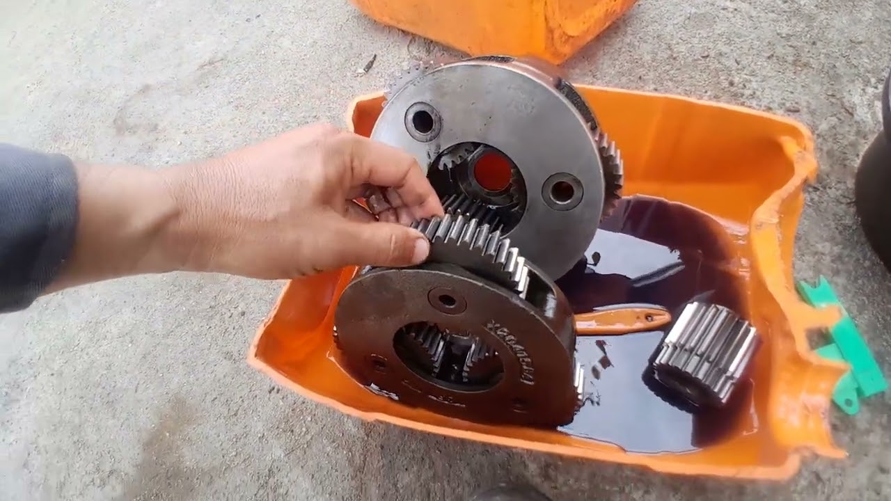 Tháo Đuồi Chưng Chạy Hitachi Ex60-5 Để Bảo Dưỡng