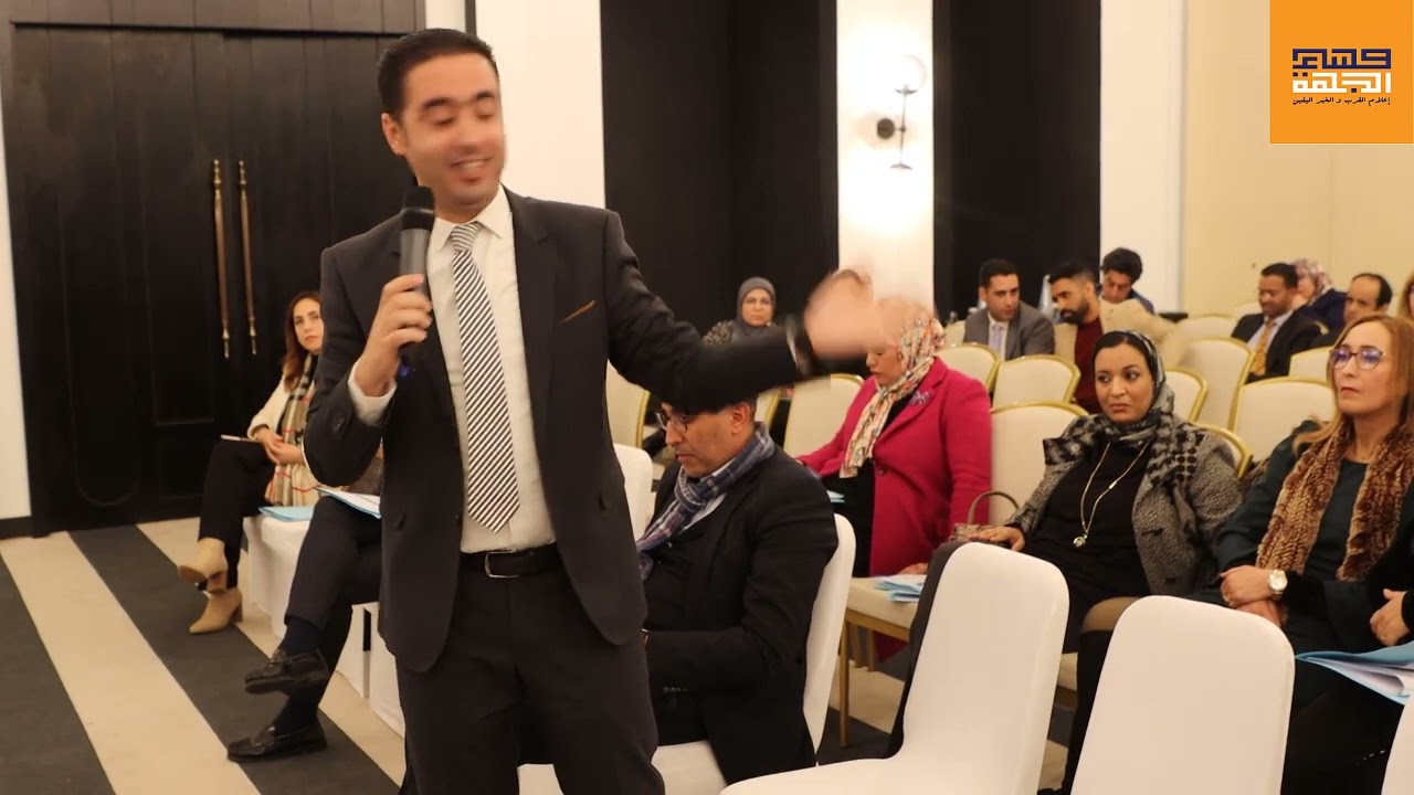 عبد الرزاق الجباري رئيس نادي قضاة المغرب في نقاش قانوني على هامش ندوة منظمة المحامين التجمعيين