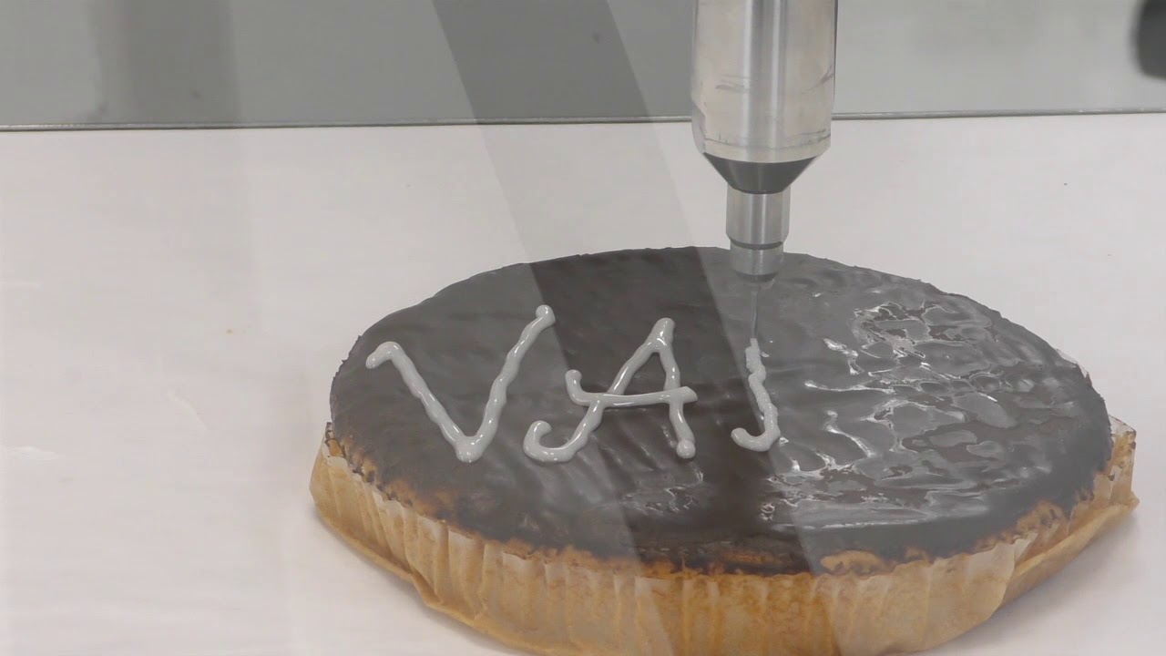 Automatic cake decoration  Robotic decoration of cakes and pastries