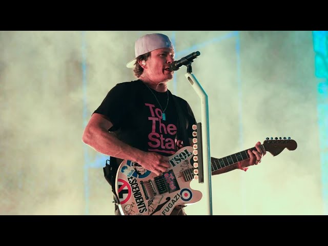 Blink-182 - What’s My Age Again? (Live / Coachella / 2023) class=