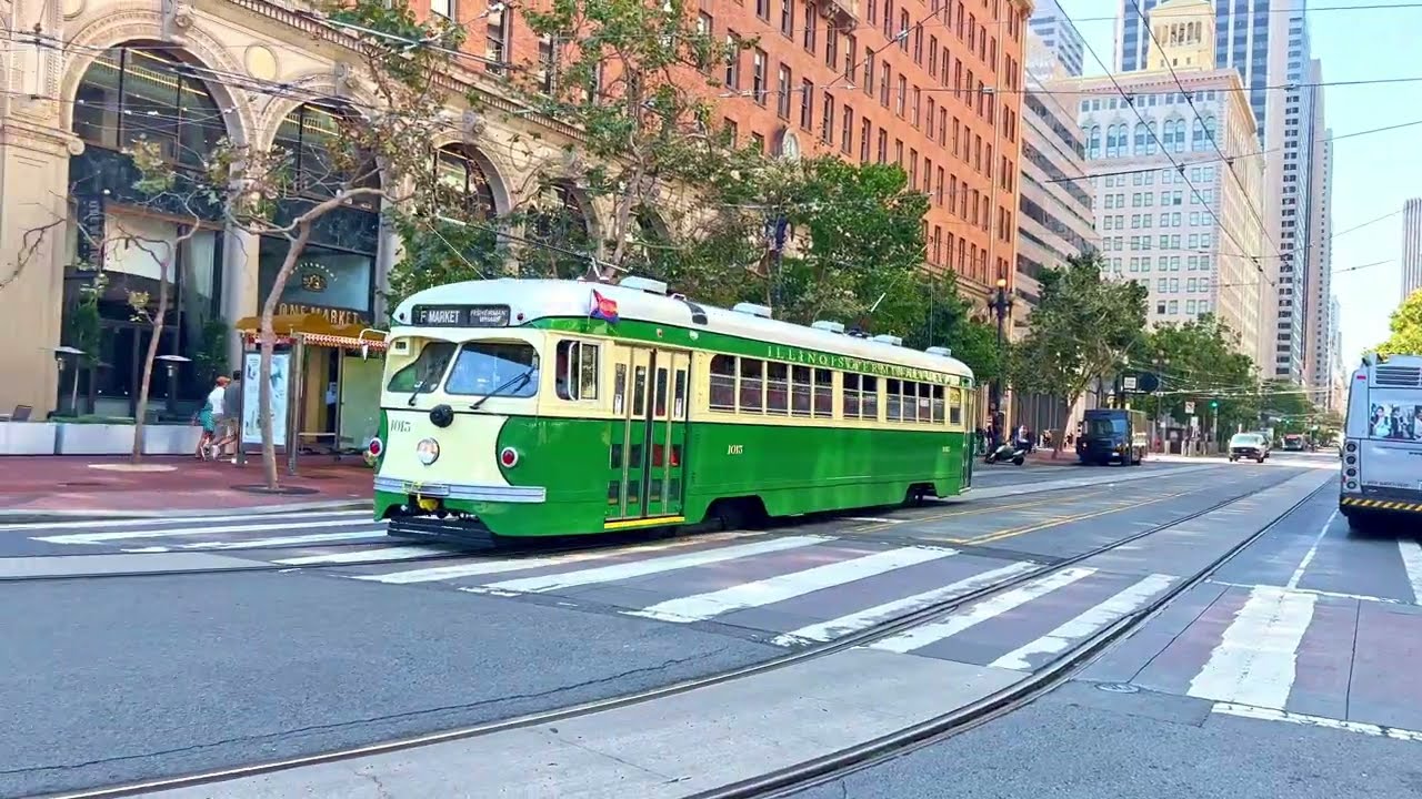 Walking Tour / San Francisco / Ferry Plaza Farmers Market