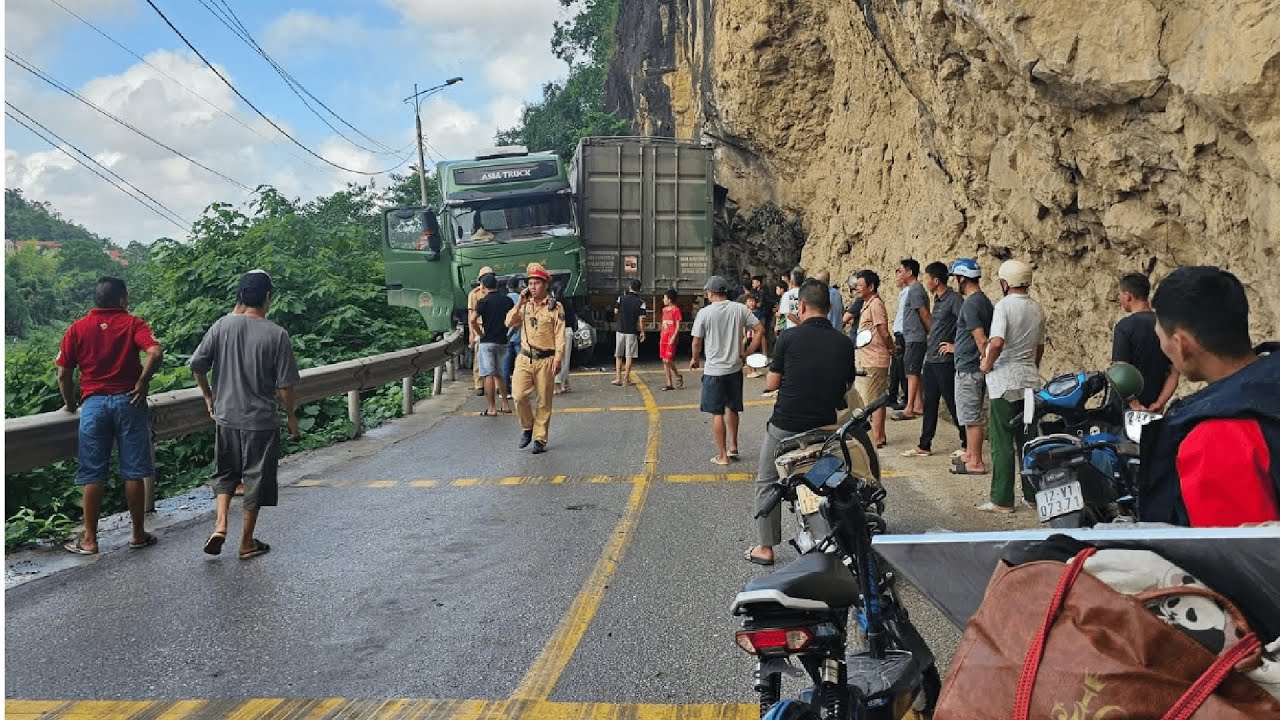 Chạy ẩu như thế này, rồi lại than nghề tài xế bạc bẽo - Nam Giao Thông