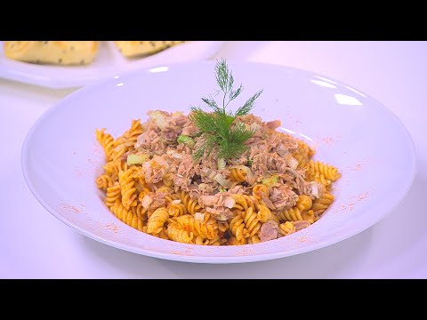 طريقة عمل مكرونة بالتونة و صلصة الطماطم