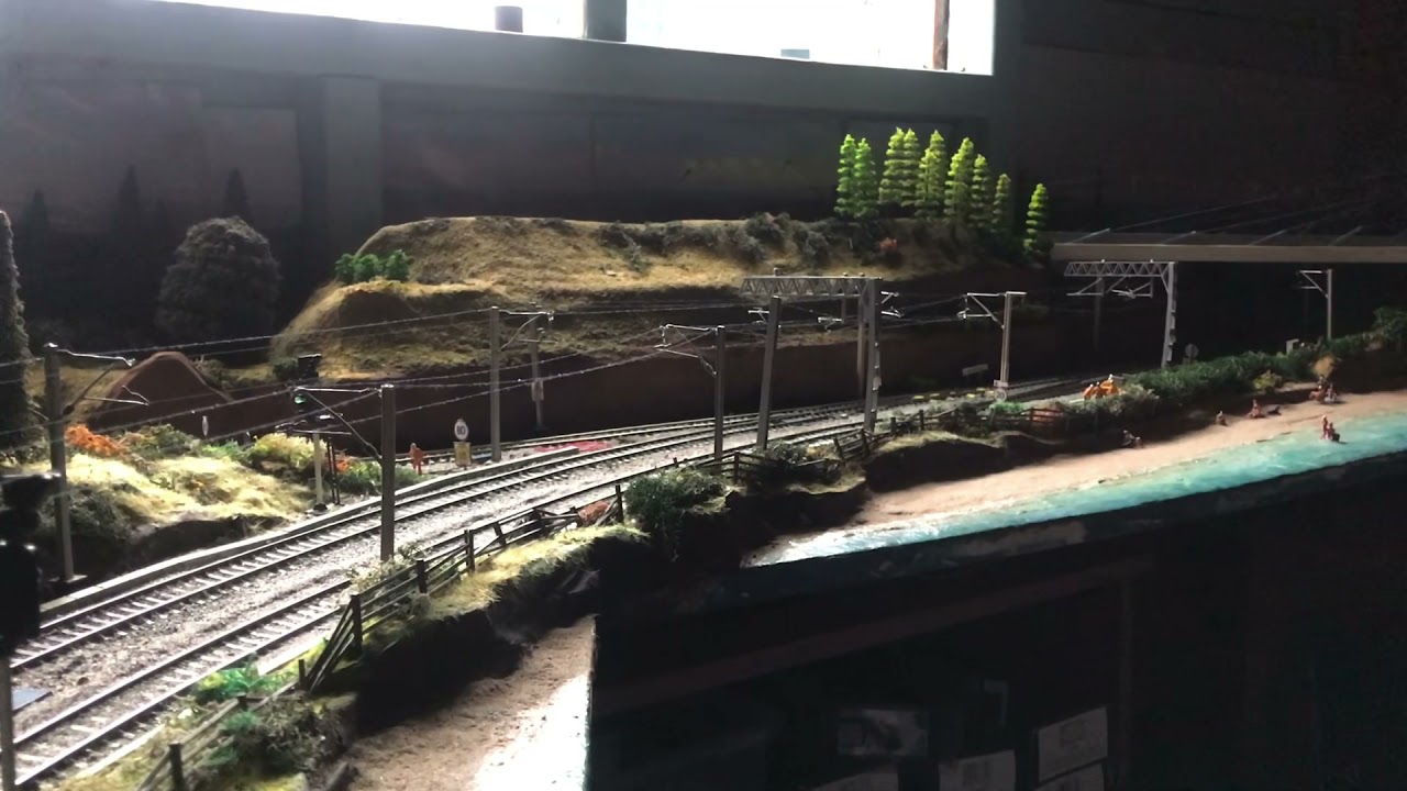 Lima class 87 87006 heads a EBW set on a northbound express