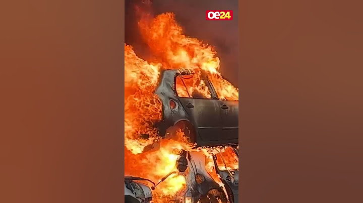 Feuerwehreinsatz - Flammeninferno auf Schrottplatz: 50 Autos in Brand