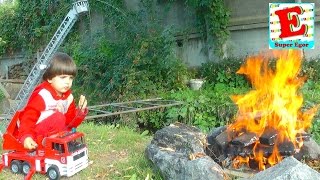 ПОЖАРНАЯ МАШИНА БРУДЕР Fire Truck BRUDER Тушим пожар Спасаем Машины Мультики про машинки Bruder Toys(Егор очень любит машинки Брудер! Возле автосалона случился пожар и пожарный Егор отправился тушить пожар..., 2016-10-21T08:23:41.000Z)