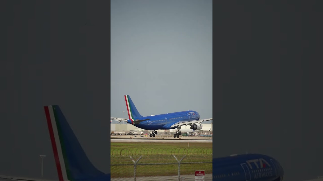 Airbus A330 Heavy Aircraft Landing | Miami International Airport - Plane Spotting