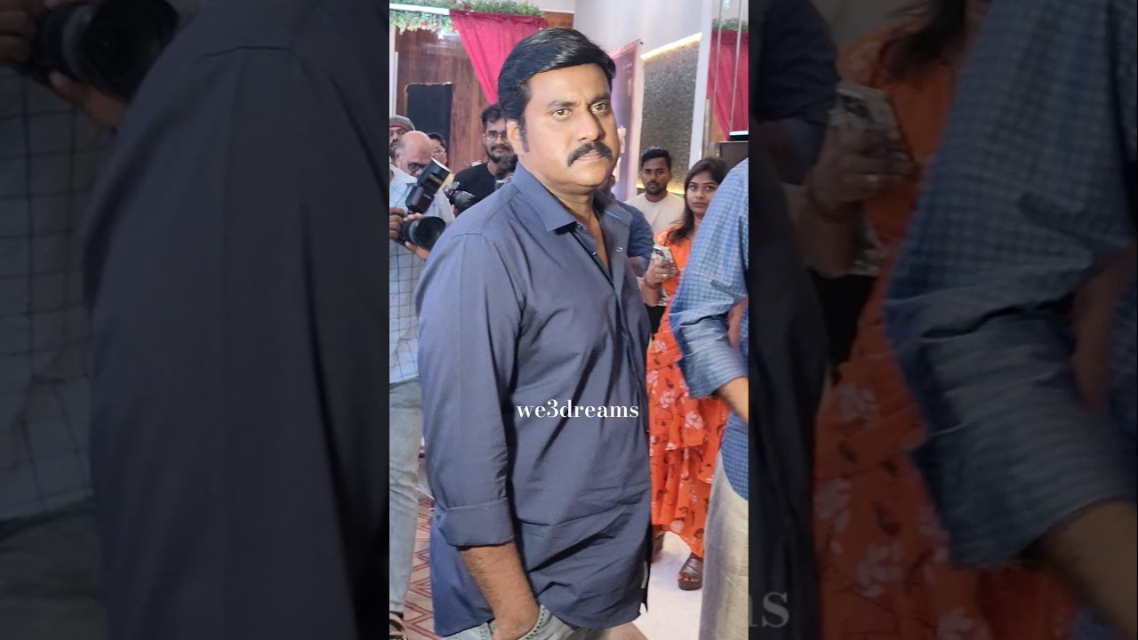 Actor Sunil nice looking style at Pushpa 2 blockbuster meat video excuselive 