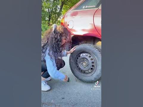 Как се сменя гума на кола от мацка - YouTube