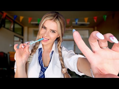 ASMR GIRL IN BACK OF CLASS DOES DOT DOT LINE LINE GAME ON YOUR BACK (Spiders Crawling up your back)