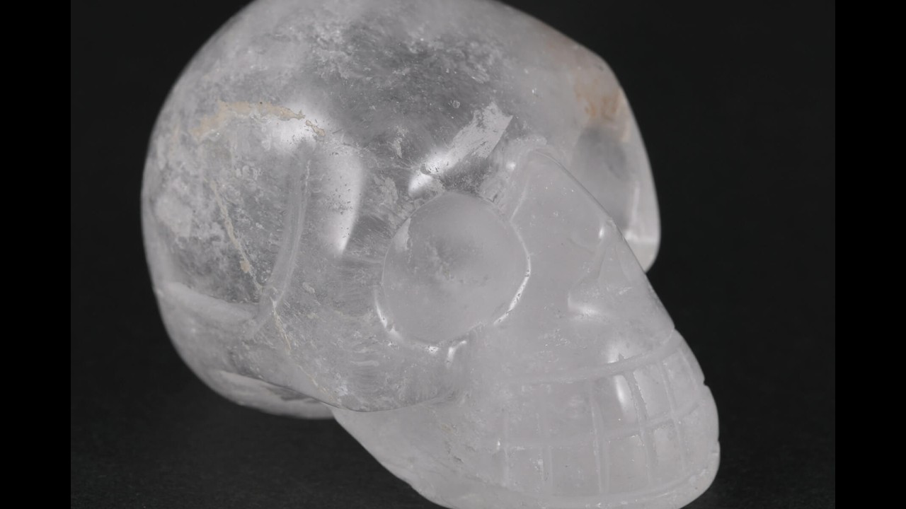 天然水晶 クリスタルスカル 84g 水晶髑髏 / Crystal Skull - YouTube