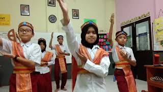 Tarian Tor Tor Kelas 5 Hamzah SD Muhammadiyah 1 Pucanganom Sidoarjo