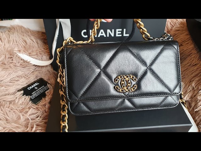 BNIB Chanel 19 Wallet On Chain (WOC)