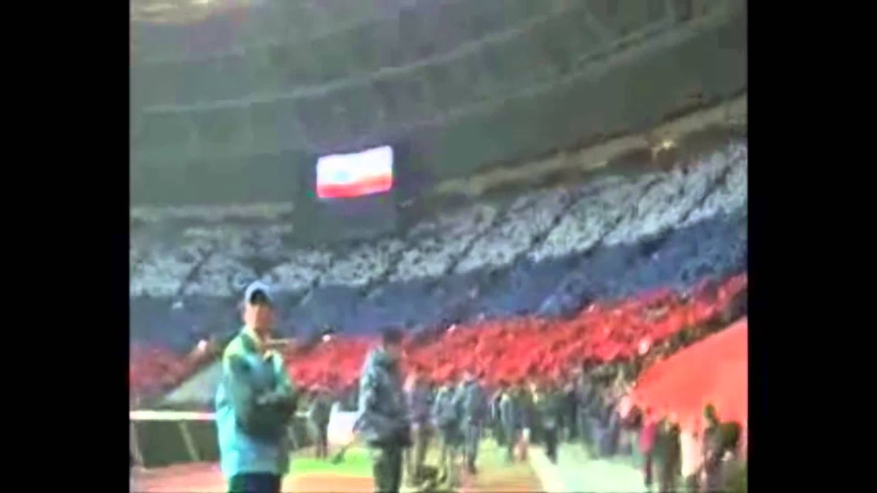Песня перед россии. Поют гимн перед матчем. Гимн перед матчем ЦСКА Краснодар. Игроки исполняют гимн перед матчем.