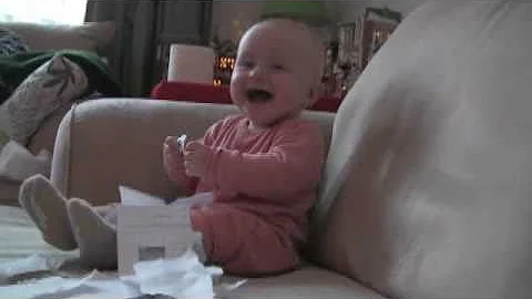 Baby Laughing Hysterically at Ripping Paper (Original) - DayDayNews