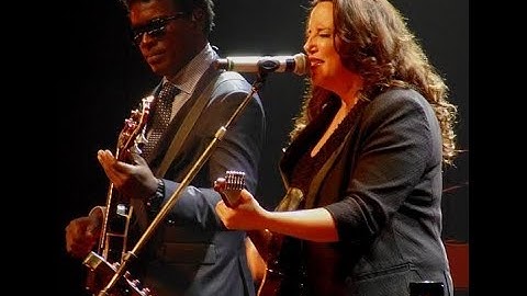 Thumbnail of Ana Carolina, Seu Jorge - É Isso Aí (The Blower's Daughter)