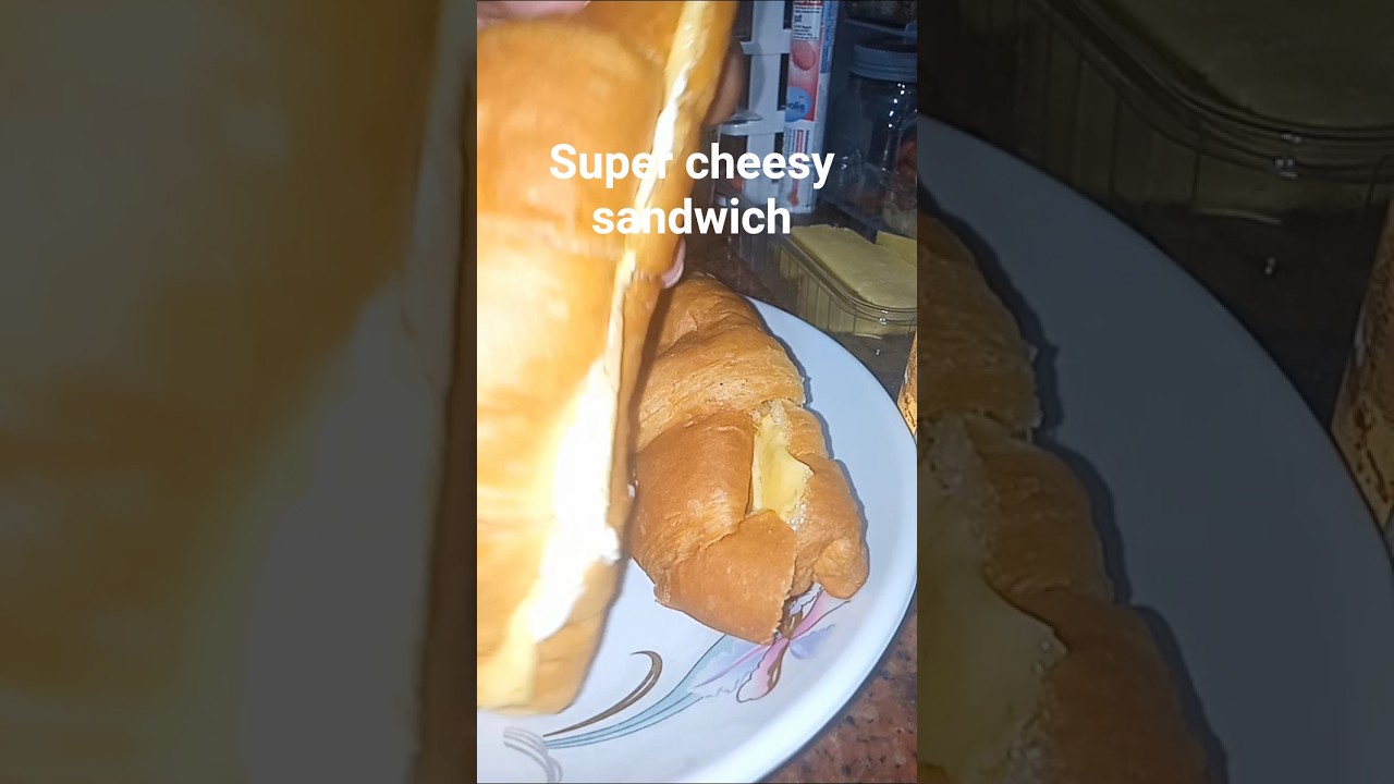 SUPER CHEESY CROISSANT SANDWICH 