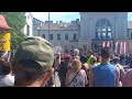 Odsłonięcie pomnika Lecha Kaczyńskiego w Tarnowie - demonstranci