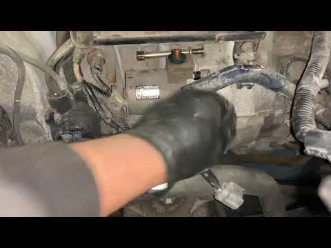 Video: ¿Dónde está el motor de arranque del Honda Accord 2007?