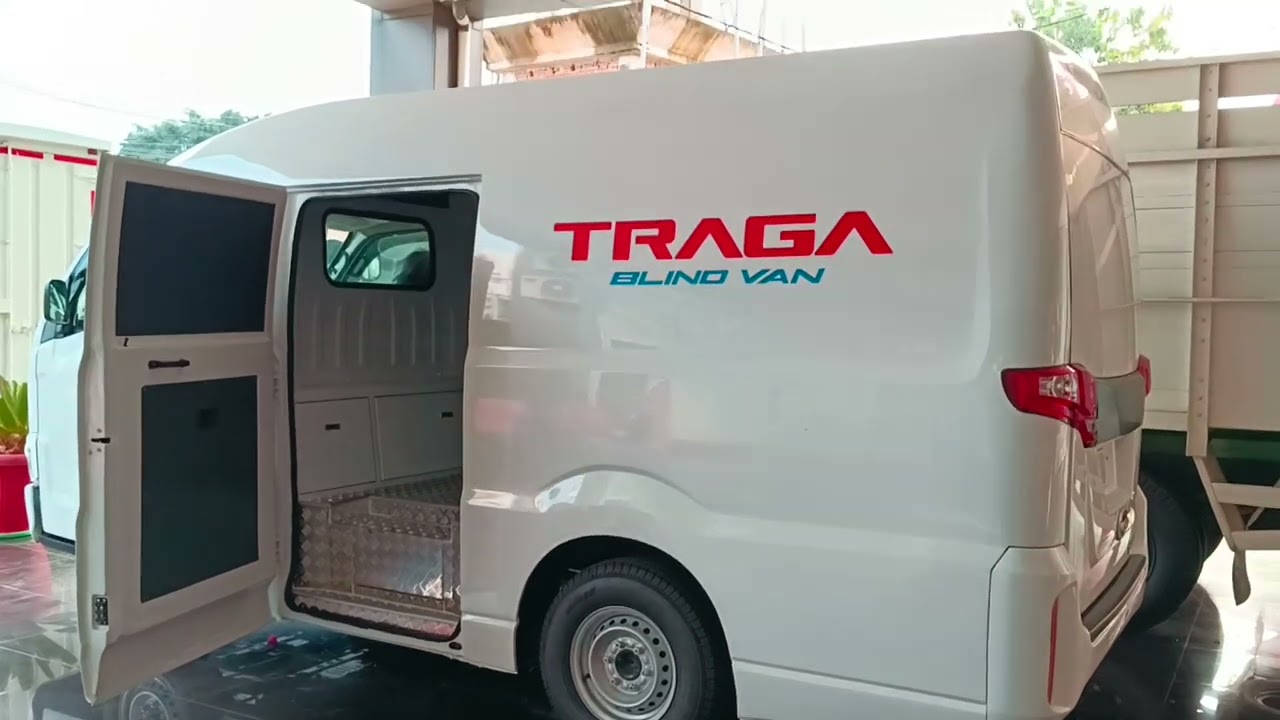 Isuzu Traga Blind Van