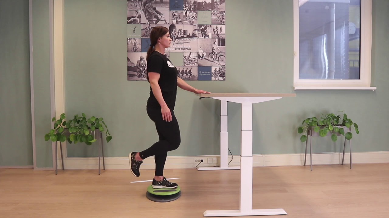 artikel bezoeker Vervagen 5 oefeningen met het FITDISC balansbord | OFFICEFIT Workout met Caroline -  YouTube