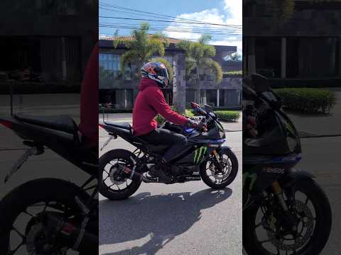YAMAHA R3 ACELERANDO