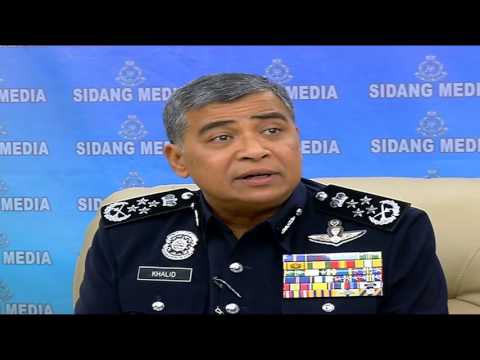 不满抄牌推撞女官员 恶劣华裔夫妇遭警查办 [20161125]