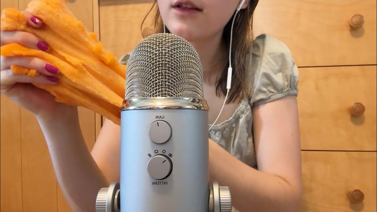 ASMR Playing With Slime 🧸