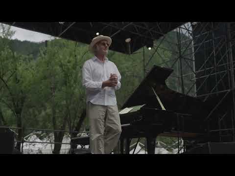 Video NO BORDERS MUSIC FESTIVAL 2026 Coez, I Patagarri e Ludovico Einaudi nel secondo weekend