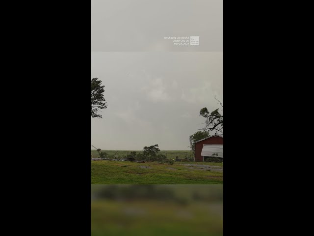Oklahoma, Kansas 
Storms Destroy 
Structures, Damge Homes