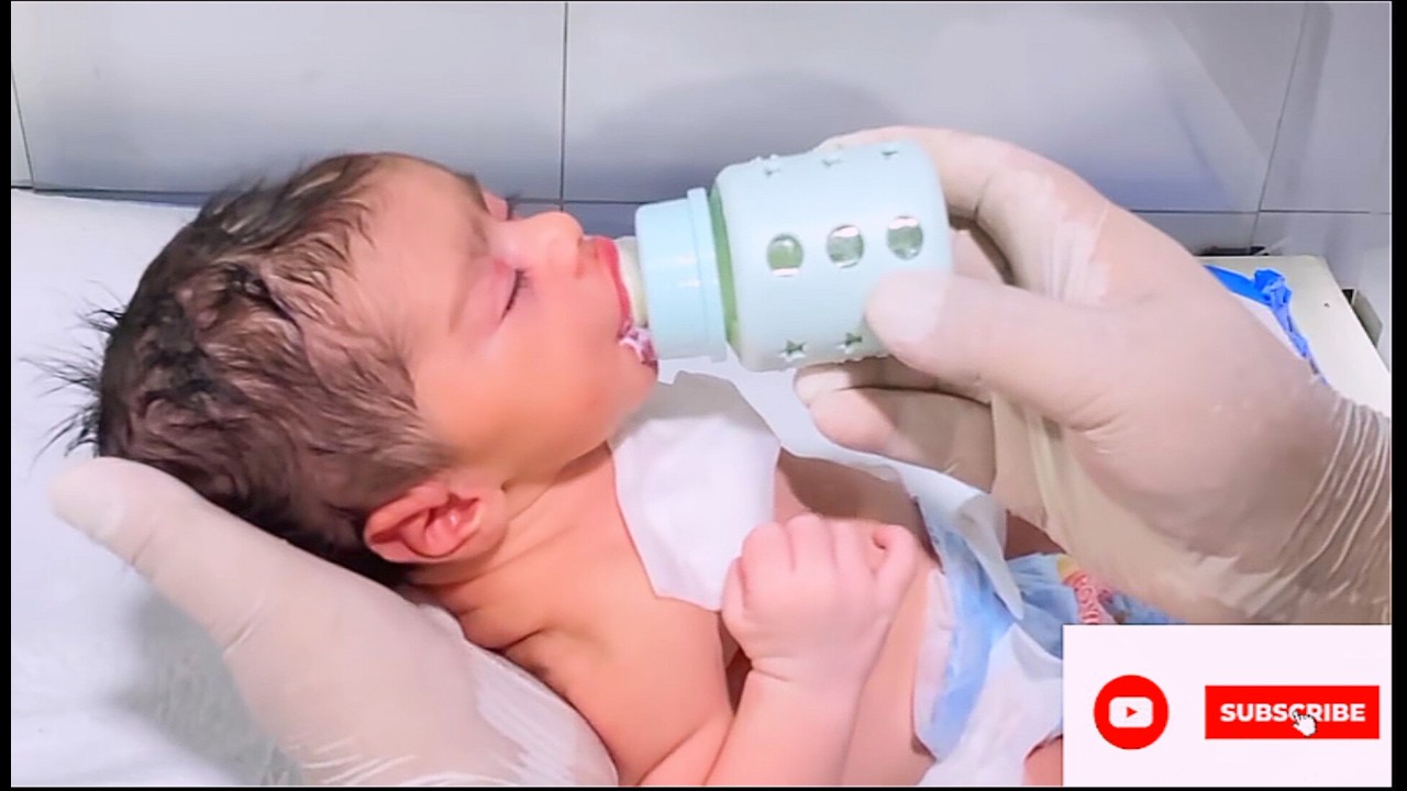 Cutest Newborn Babies Bottle Feeding Moments That Melt Hearts 80 #newbornbaby #newborncare