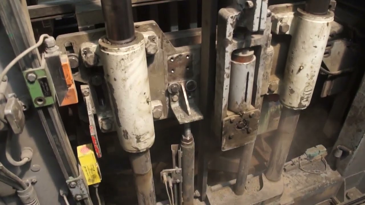 Road Road Curbstone Made by Zenith 844 Block Machine