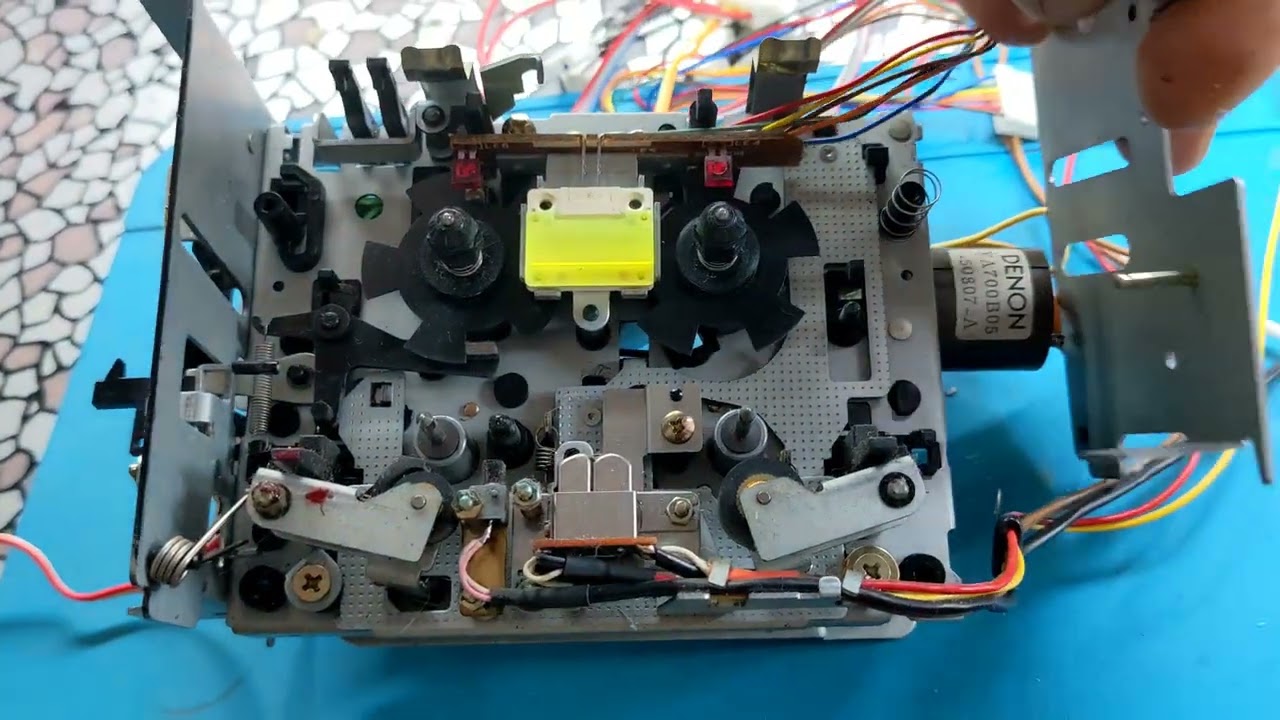 Denon DR M33HX он вообще играет ?