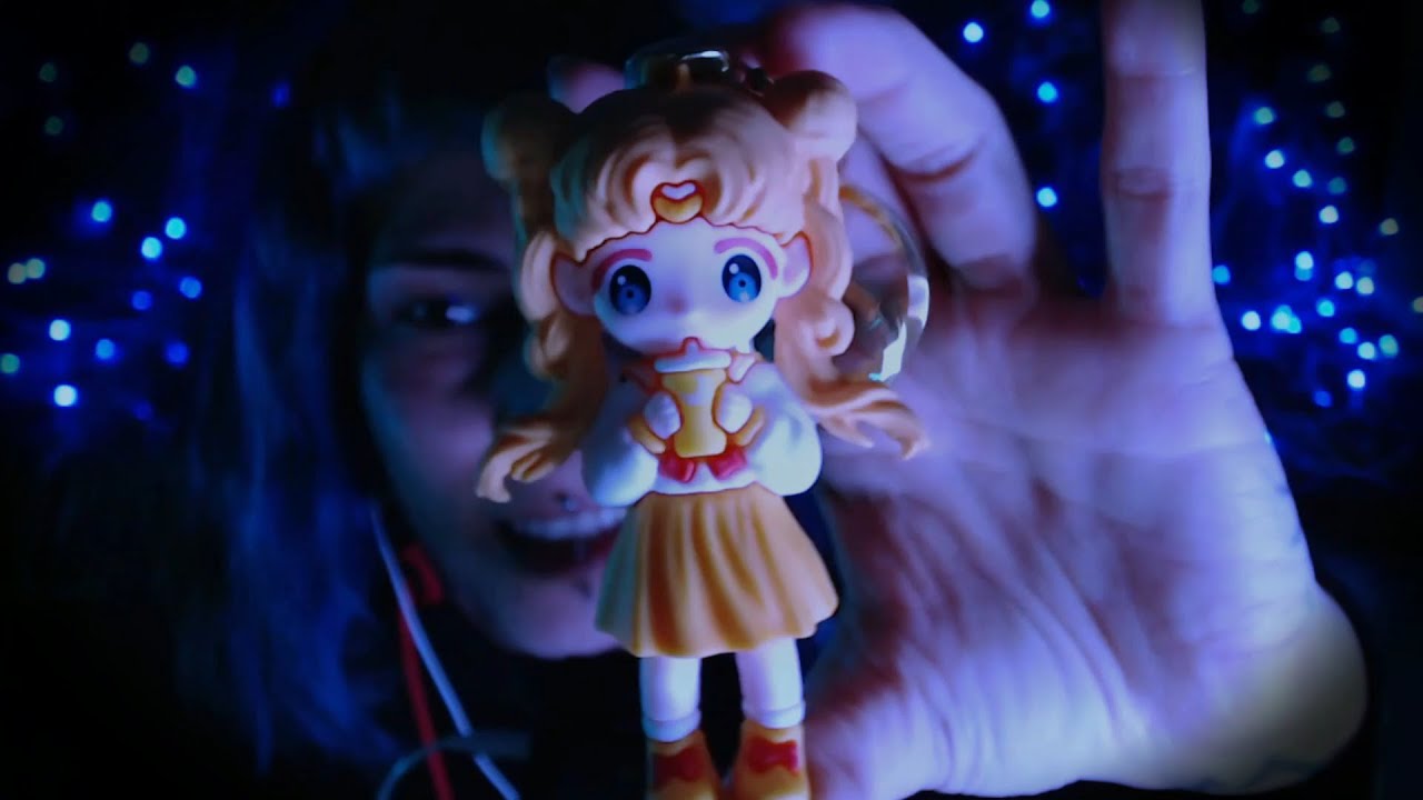 ASMR Whispering Close-Up ✨ Chiacchiericcio & Tapping • Relax e Sleep | Luci Blu