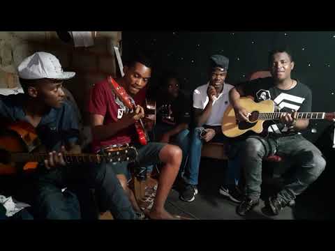 INKOS'YAMAGCOKAMA idlala uLIVE Uthando Lwengoma