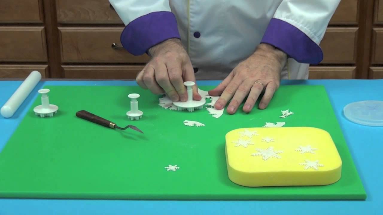 How to Make Gumpaste Snowflakes | Global Sugar Art