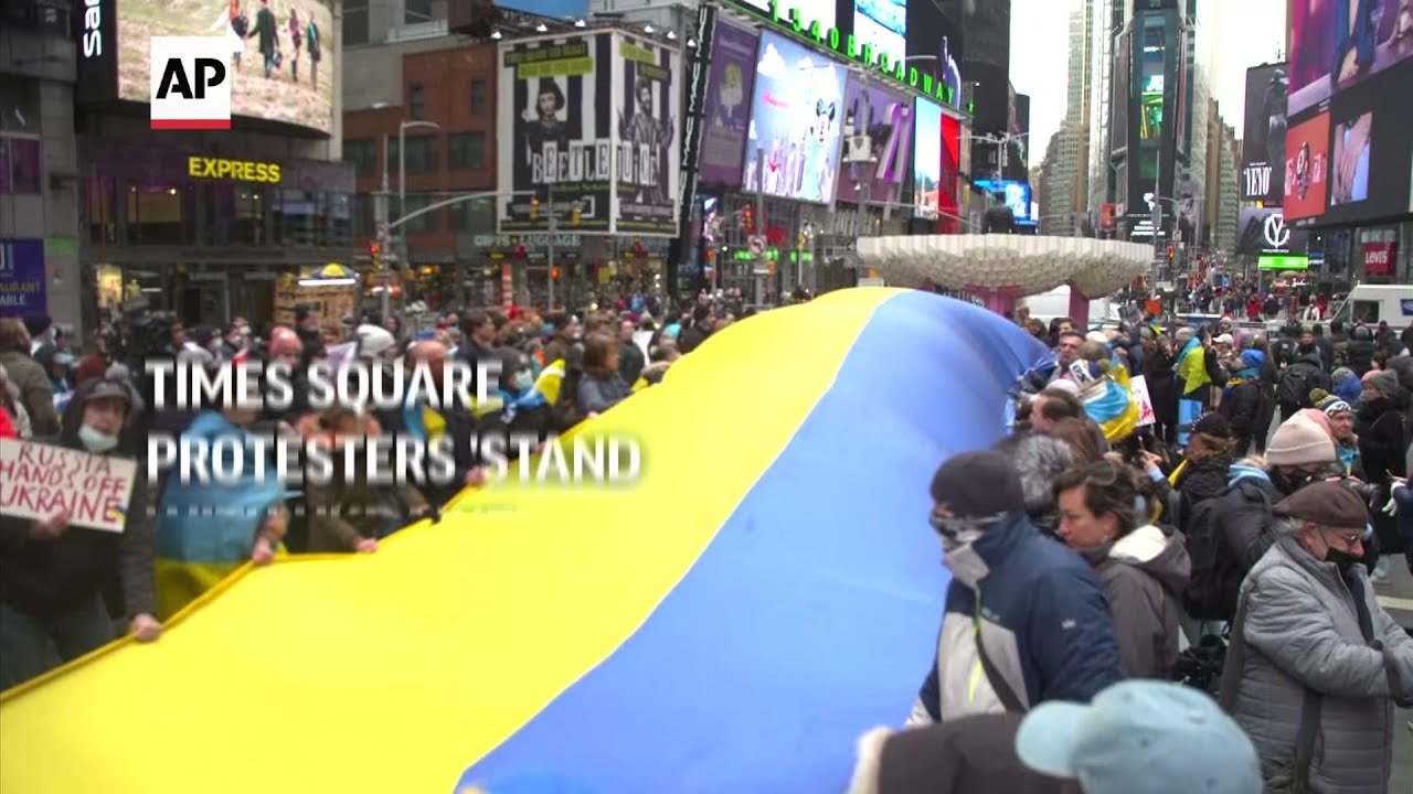 Times Square protesters 'stand with Ukraine' - YouTube