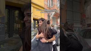 Kiz Arkadaşina Sarilinca