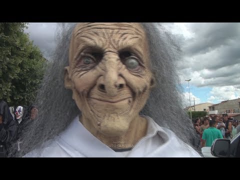 TVS - Tradição e alegria fazem das Caretas de Barrocão o melhor encontro de mascarados da Bahia