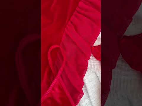 Пеньюар жіночий оксамитовий — чорний та червоний з панчохами і трусиками (S M), видео 1